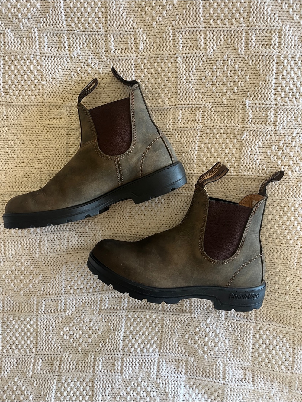 Blundstone Brown Chelsea Ankle Boots with Dark Brown Elastic